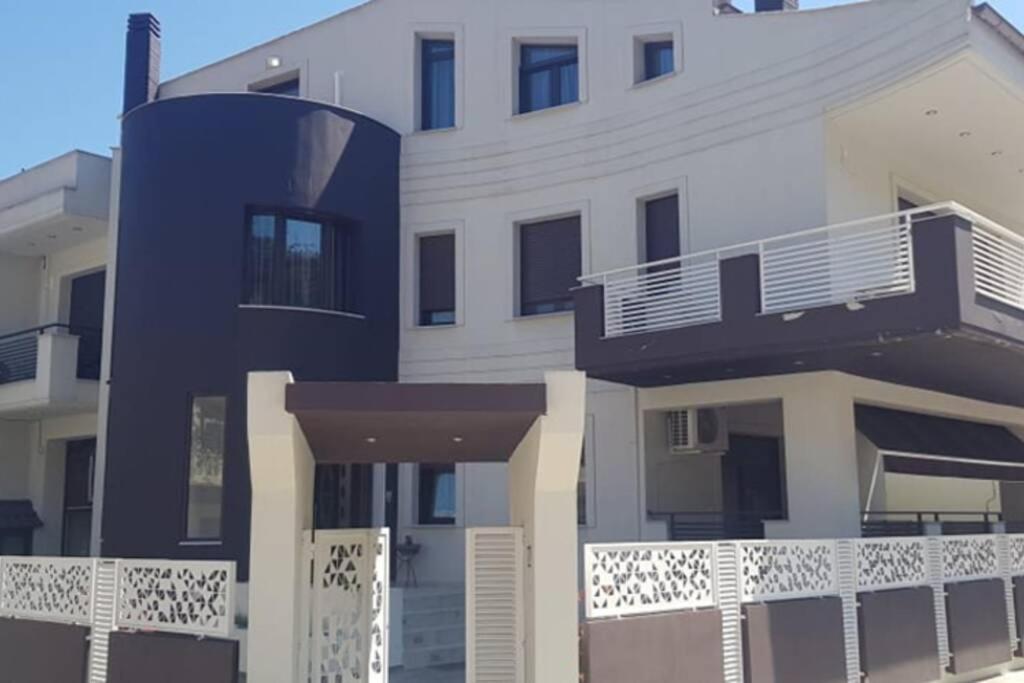 Aretoysa Center Luxury Suites 2 Néa Péramos Exteriér fotografie