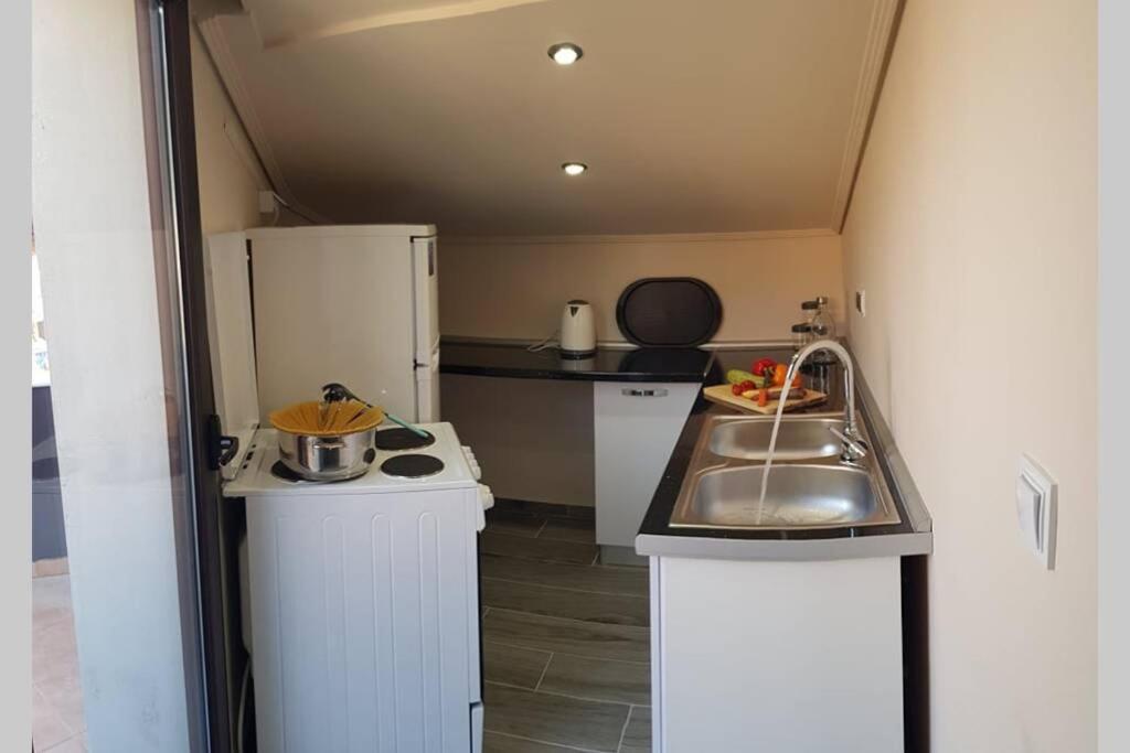 Aretoysa Center Luxury Suites 2 Néa Péramos Exteriér fotografie