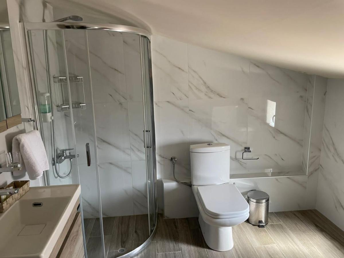 Aretoysa Center Luxury Suites 2 Néa Péramos Exteriér fotografie
