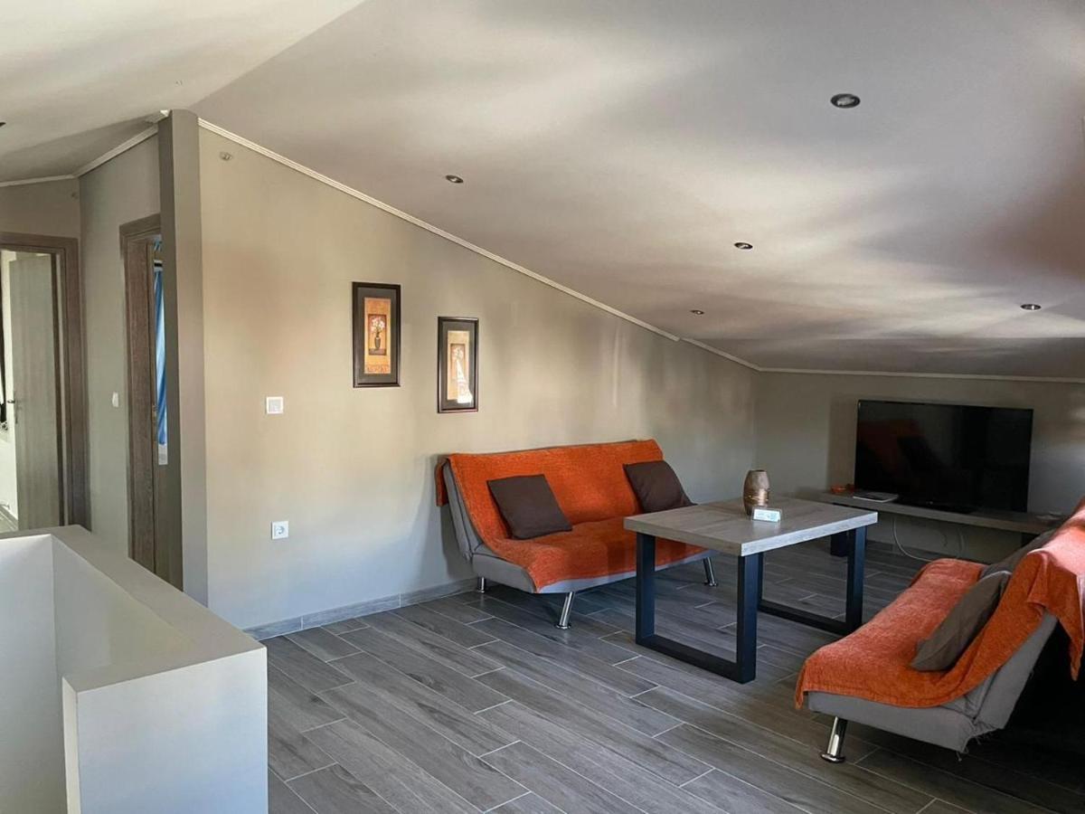 Aretoysa Center Luxury Suites 2 Néa Péramos Exteriér fotografie