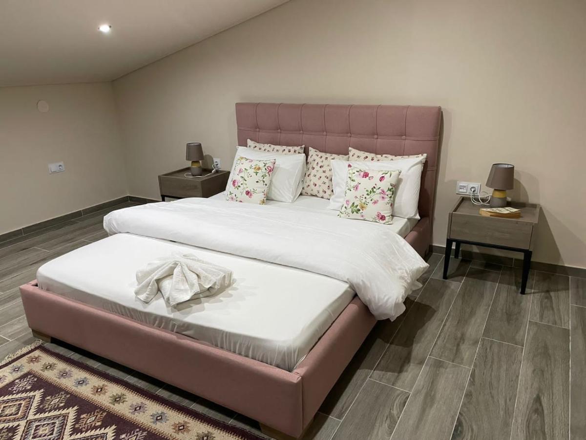 Aretoysa Center Luxury Suites 2 Néa Péramos Exteriér fotografie